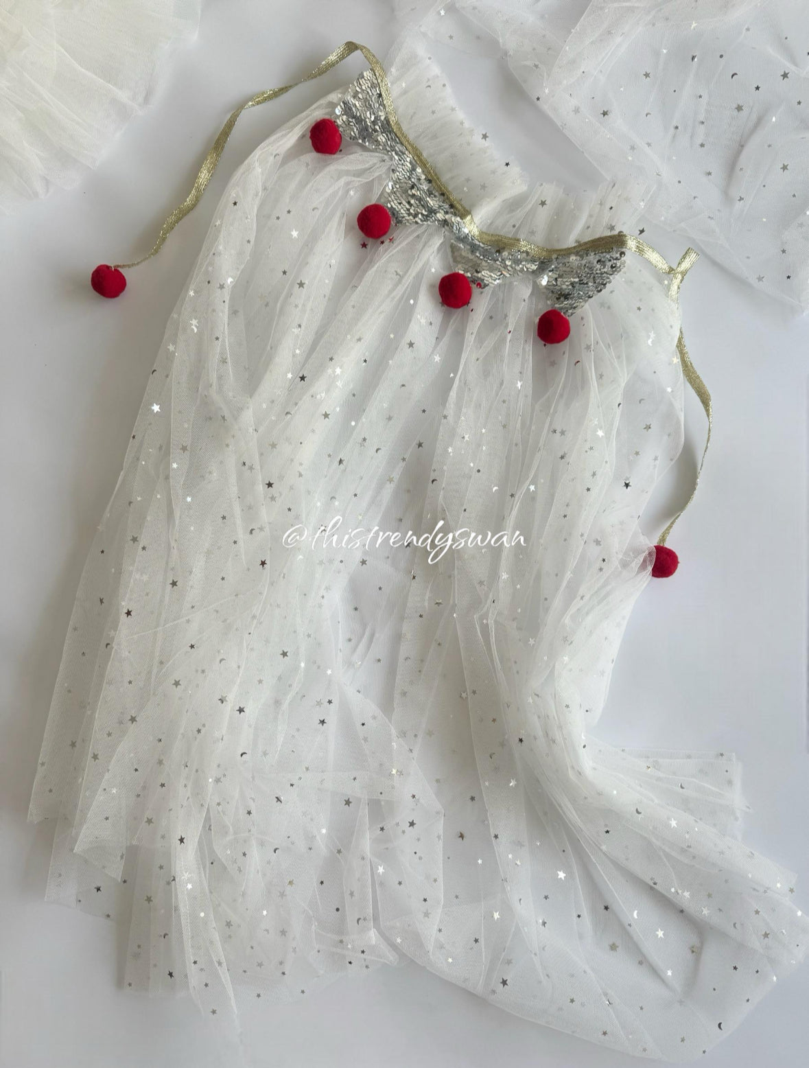 White Cape & Crown, Wand